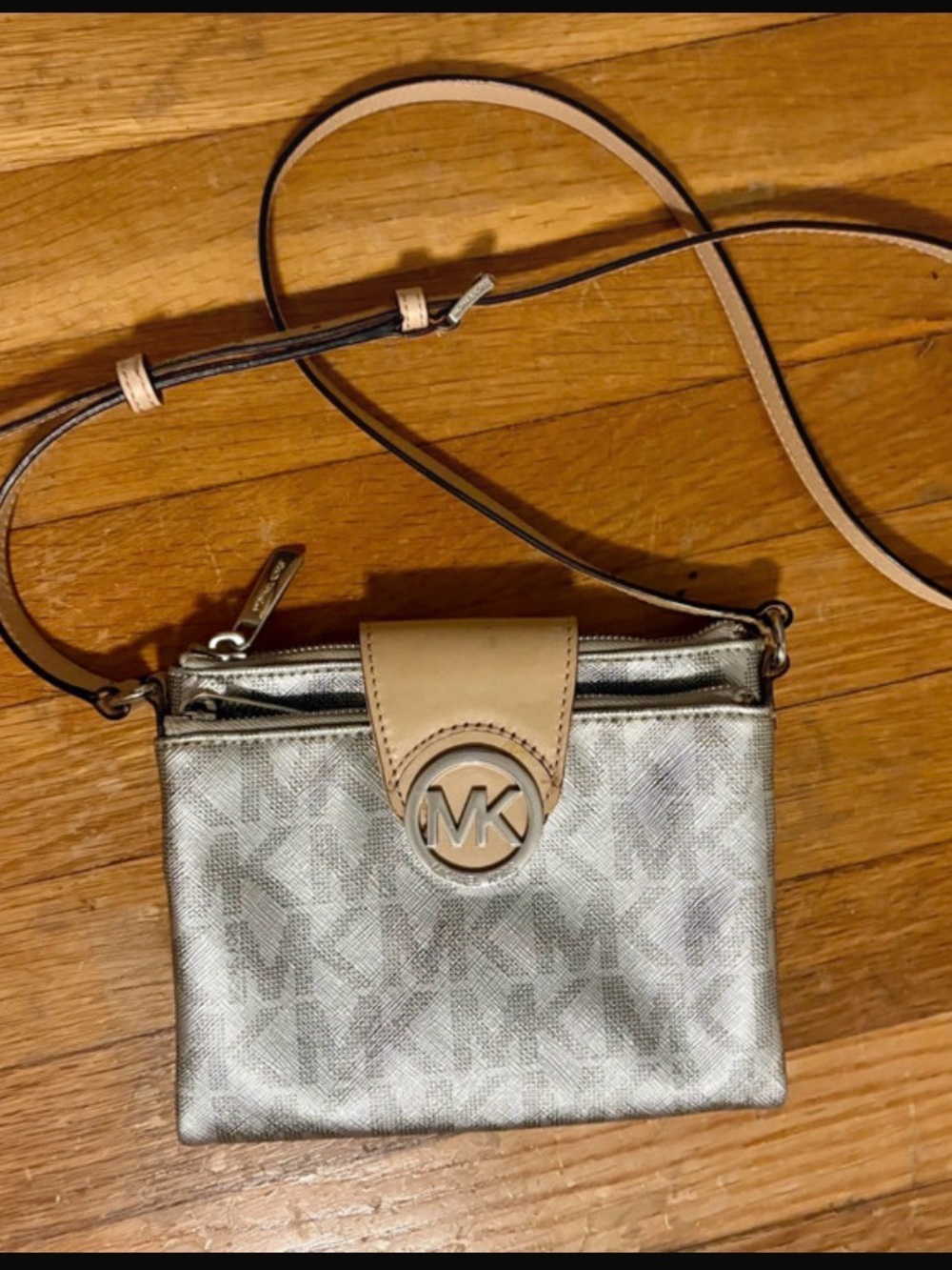 Michael Kors crossbody wallet
